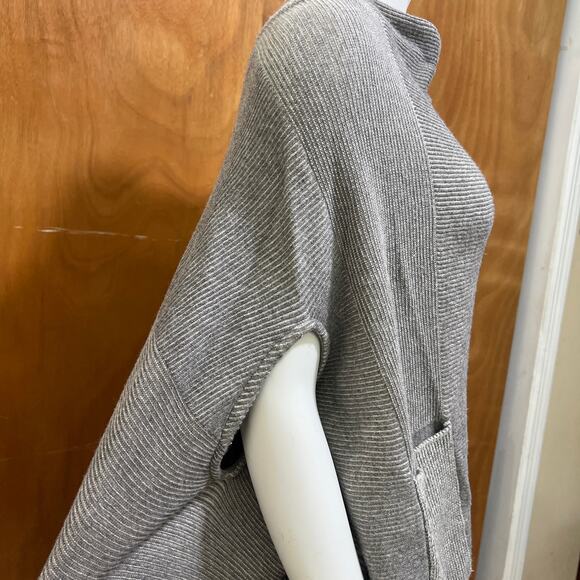 Anthropologie Moth Madison Park Cozy Gray Knit Poncho Sweater XS/S - Picture 3 of 10